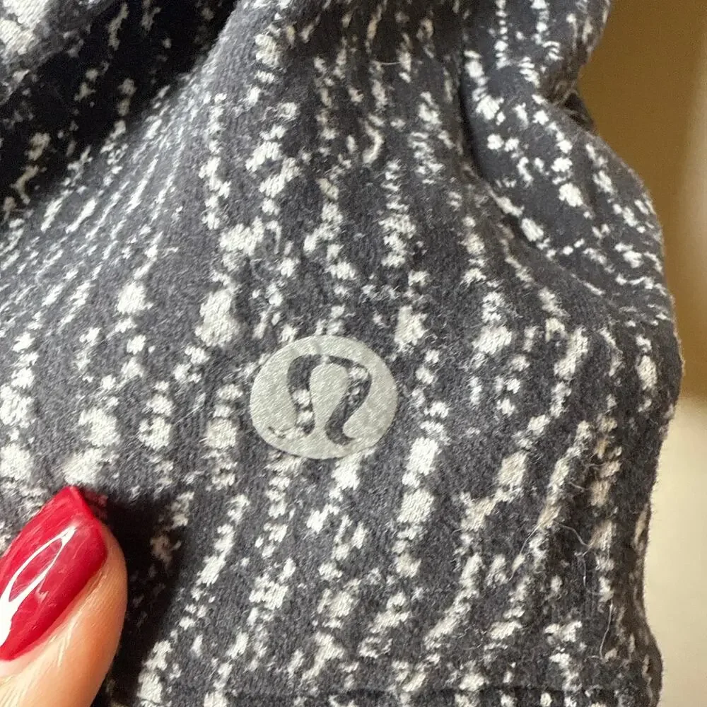 Lululemon Size 6 Runderful Long Sleeve Knotted Jacquard‎ Black White Running Gym